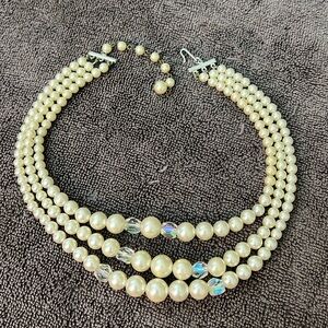 Vintage Japan faux pearl necklace
